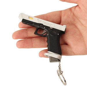 Hợp Kim Đế Chế Nhà Máy Giá Tốt 7.5 Cm Kim Loại Mini <span class=keywords><strong>Gun</strong></span> Keychain Đen Đồ Chơi Súng Mô Hình Eject Đạn - Product Image 1