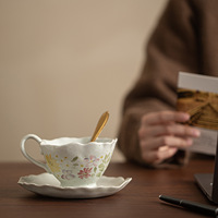 Ensemble de tasses à café en porcelaine de style français luxueux et haut de gamme, créatif, avec soucoupe ; Tasse moderne minimaliste pour le bureau