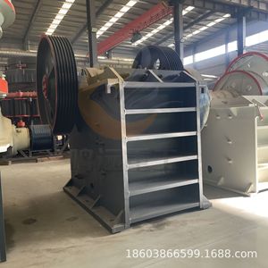 Trituradora de mandíbulas con capacidad de 15t/h para procesamiento de minerales, color blanco, motor AC - Product Image 3