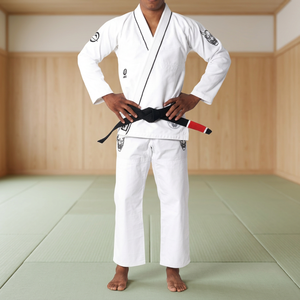 Kimono de BJJ para Hombre, Blanco, 100% Algodón, Corte Regular, Logotipo Impreso en la Manga Izquierda, Ropa de Artes Marciales para Adultos - Product Image 1
