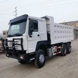 SINOTRUK HOWO Desert 4x4 6x6 AWD Off Road Trucks 20 m3 idraulico Sand Stone fango Mining Dumper ribaltabile di sollevamento anteriore Dumper