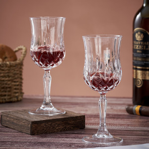Ensemble de 4 verres à vin élégants en cristal, gobelets sur pied légers au design rond pour servir des cocktails lors de fêtes - Product Image 3