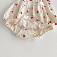 Vêtements pour bébés nouveau-nés en gros, combinaison sans manches pour bébé, imprimé fraises, barboteuse pour fille