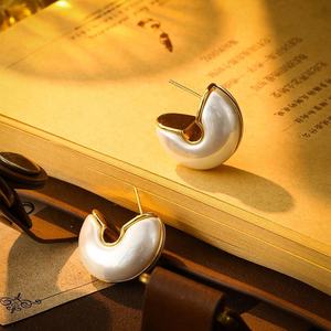 Boucles d'oreilles rétro en forme de C à double face avec perles, bijoux féminins haut de gamme, design unique, tendance, délicat et luxueux - Product Image 5