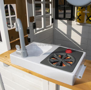 Casa de juegos de madera de color blanco para niños, para jugar en el patio trasero, jardín o parque. - Product Image 6