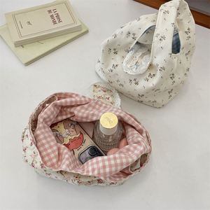 Sac fourre-tout à imprimé floral mignon, petit sac à main pour le travail, sac à main d'été pour femmes, sac à poignet de style coréen - Product Image 1
