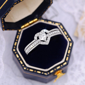Anello con design a doppio cuore, semplice anello da dito per donna - Product Image 3