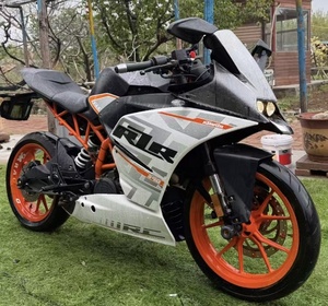 <span class=keywords><strong>Moto</strong></span> <span class=keywords><strong>sportive</strong></span> <span class=keywords><strong>KTM</strong></span> RC390 d'occasion avec carénage complet, moteur monocylindre de 373 cm³ refroidi par liquide, ABS Bosch à double canal, embrayage à glissement - Product Image 1