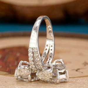 Elegante Anillo de Diamantes de Joyería Fina con Corte Cojín en el Centro y Artesanía Refinada para Regalo de Aniversario - Product Image 6