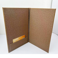 Menu personnalisé, rectangulaire, durable, moderne, A4 et A5, couverture de menu pliable embossée avec vis, en cuir PU, bois et matériaux en cuivre