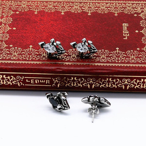 Yunnique – boucles d'oreilles en acier inoxydable 316, serti de griffes, noir et blanc, bijoux à la mode, cadeau - Product Image 2