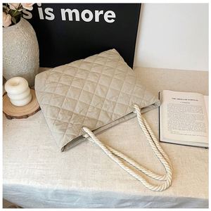 Bolso de Mano Acolchado Ligero Personalizado de Fábrica, Nueva Colección Otoño-Invierno, Gran Capacidad, para Uso Diario - Product Image 6
