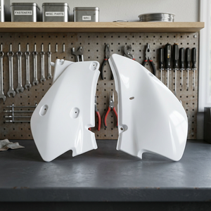 Pannelli Laterali XFUN Bianchi 041 in Plastica ABS per XR 650R 2000-2025 Leggeri in Fibra di Carbonio Ricambi Moto Made in Italy Spedizione Aerea - Product Image 3