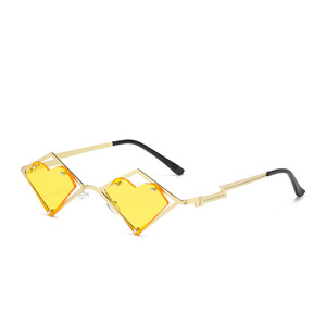 Lunettes de soleil tendance en métal coloré avec motif cœur, protection solaire, pour hommes et femmes, style streetwear, vente en gros - Product Image 3