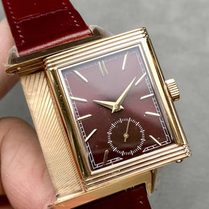Montre Reverso classique à cadran rouge et noir, boîtier en or, bracelet en cuir, design vintage de luxe, personnalisable, double face - Product Image 4
