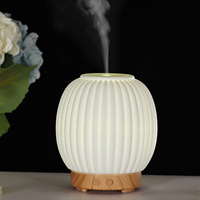 Diffuseur d'arômes en céramique côtelée verticale, humidificateur ultrasonique à base de bois, veilleuse LED chaude, vente en gros pour la maison, logo personnalisé