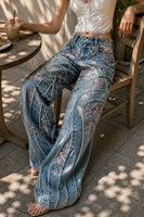Jean large pour femme, bleu clair, broderie florale rose, motif cerisier, en denim, patchwork déstructuré, coupe ample