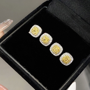 อาซูโอ ไฟน์ จิวเวลรี่ 18K ทองคำแท้สีเหลืองเพชรธรรมชาติทรงเหลี่ยมคลาสสิกต่างหูของขวัญสำหรับผู้หญิง AU750 - Product Image 4