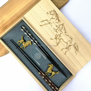 Ensemble de baguettes japonaises de la série Golden Horse, cadeaux d'affaires, haute qualité, 2 paires, porte-baguettes Golden Horse, bois écologique, métal - Product Image 3