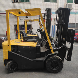 Montacargas Eléctrico Hyster de 3 Toneladas, Contrapesado, Mástil de Tres Etapas, Tracción Trasera, Centro de Carga de 500 mm - Product Image 3