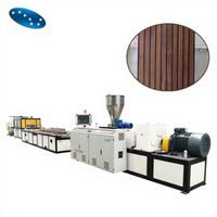 Ligne de production de panneaux muraux rainurés en WPC, machine d'extrusion de panneaux muraux en WPC pour l'intérieur
