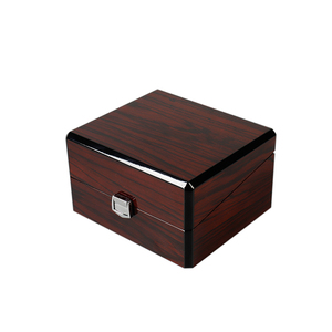 Caja de reloj de madera de lujo hecha a mano, acabado de almohada de PU de alto brillo, pantalla de reloj individual personalizable con puerto USB - Product Image 1