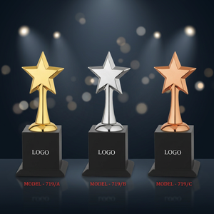 Elegante Trofeo Estrella Diseñado para Celebraciones de Éxito, Metal Fundido a Presión, Portátil y Listo para Grabar - Product Image 1