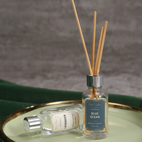 Diffuseur d'arômes sans flamme en verre 30 ml avec 5 bâtonnets diffuseurs et concentration à 8 % pour la maison et l'hôtel