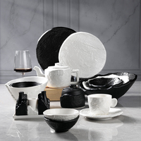Service de table en porcelaine noire et blanche YAYU, bord irrégulier texturé, élégant, assiettes à salade, assiettes à soupe, assiettes creuses rondes, assiettes à dîner