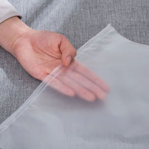 Paquete de cremallera esmerilada mate reciclable personalizado, bolsa de polietileno con cremallera, bolsa de EVA autosellante, bolsa de embalaje de plástico esmerilado para ropa - Product Image 4