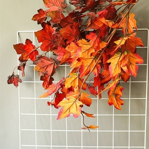 A-595 Daun Maple Buatan Daun Maple Sutra Batang Terbakar Cabang Daun Maple Oranye