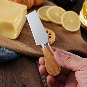 ชุดมีดชีสคุณภาพสูงอเนกประสงค์ 3 ชิ้น ด้ามไม้ พร้อมเขียงชีสไม้ - Product Image 3