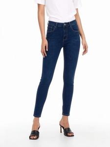 Jean en denim uni coupe droite Amanda pour femme Gloria Vanderbilt, nylon/coton, délavage moyen, longueur complète - Product Image 4