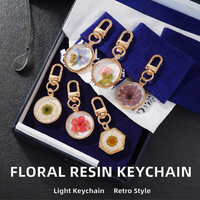 Kreatif buatan tangan lem tetes karabiner bunga kering gantungan kunci segar kelopak berwarna-warni tanaman aster Resin perhiasan tas kunci dibuat paduan