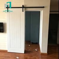 Porte coulissante rustique en chêne massif pour chambre de ferme, avec kit complet de quincaillerie de rail coulissant en acier au carbone noir