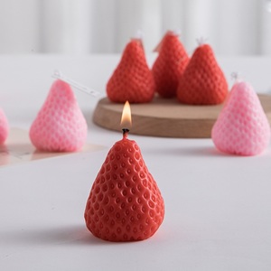 Bougie parfumée <span class=keywords><strong>de</strong></span> luxe en forme <span class=keywords><strong>de</strong></span> petite fraise, décoration créative DIY, bougie parfumée en cire <span class=keywords><strong>de</strong></span> soja pour la maison, vente en gros - Product Image 3