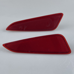 Réflecteur de pare-chocs arrière C-HR 81920-10030 F4010 81910-10030 Forme ménisque Auto-adhésif Matériau PC Lentille LED - Product Image 2