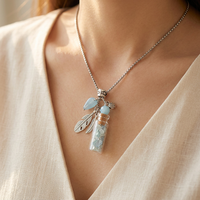 Collier pendentif bohème pour femme en pierre naturelle avec breloques plumes et flacon en verre pour huiles essentielles d'aromathérapie