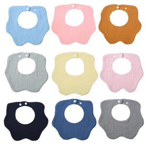 Bavoirs pour bébé triangulaires à <span class=keywords><strong>double</strong></span> couche froissés avec fermeture à bouton, antibactériens, écologiques, en élasthanne/polyester, lavables - Product Image 4