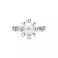 Bague cocktail HELE Factory personnalisée en or 18 carats avec perle de culture blanche ronde, bijou animalier tendance pour femme, à porter au quotidien