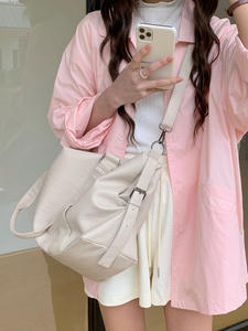 Bolsa de Viaje Ultimate para Mujer 2025, Moda Coreana, PU Impermeable, Bolsa de Hombro Extra Grande para Trabajo, Compartimento para Portátil, Cierre de Cremallera - Product Image 6