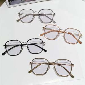 Gafas de Miopía con Montura Grande y Lentes Fotocromáticas que Cambian de Color, Modelo 2025 para Mujer - Product Image 5