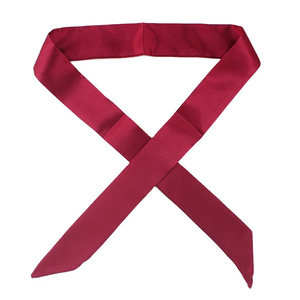 Pañuelo de Seda Satinada Negra para Mujer, Accesorio de Diseño Inspirado en lo Lujoso para Atuendos Formales de Negocios - Product Image 4