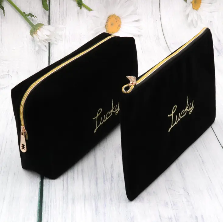 Benutzer definierte Logo Stickerei Samt Schwarz Frauen Lady Stoff Toiletten artikel Kosmetik beutel Make-up-Tasche