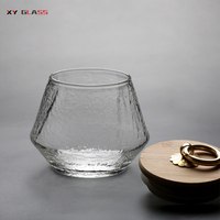 Pot en verre fait main à motif de marteau durable à haute teneur en borosilicate pour le stockage des herbes, du thé et du sucre.