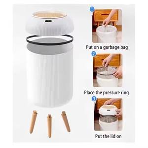 Bidone della <span class=keywords><strong>spazzatura</strong></span> <span class=keywords><strong>con</strong></span> sensore di movimento per l'adsorbimento automatico del <span class=keywords><strong>cestino</strong></span> dei rifiuti automatico Touchless intelligente <span class=keywords><strong>con</strong></span> <span class=keywords><strong>coperchio</strong></span> - Product Image 3