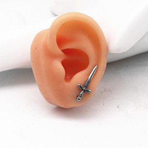 Pendientes con clip en forma de espada yunnique, diseño geométrico de acero inoxidable 316, regalo para parejas - Product Image 4
