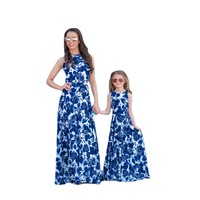 Vente en gros Robe d'été maxi mince sans manches à col en O avec impression de taille haute Vêtements assortis pour mère et fille
