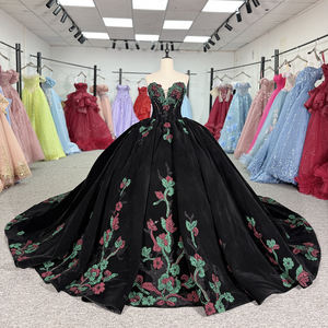 Vestido de Quinceañera Vintage Negro de Terciopelo con Escote Corazón, Estilo Imperio, Cola Capilla, Apliques de Cuentas y Estampado para Fiesta, Modelo 6954 - Product Image 1