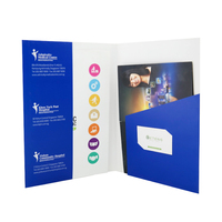 Dossier promotionnel en papier fantaisie avec rabat découpé, design personnalisable, format A4